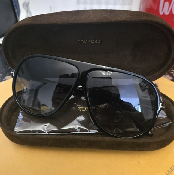 Tom Ford Other - Tom Ford Classic Black Sunglasses